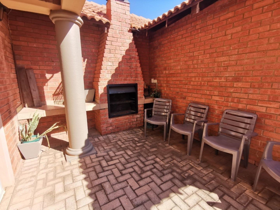 3 Bedroom Property for Sale in Van Der Hoff Park North West